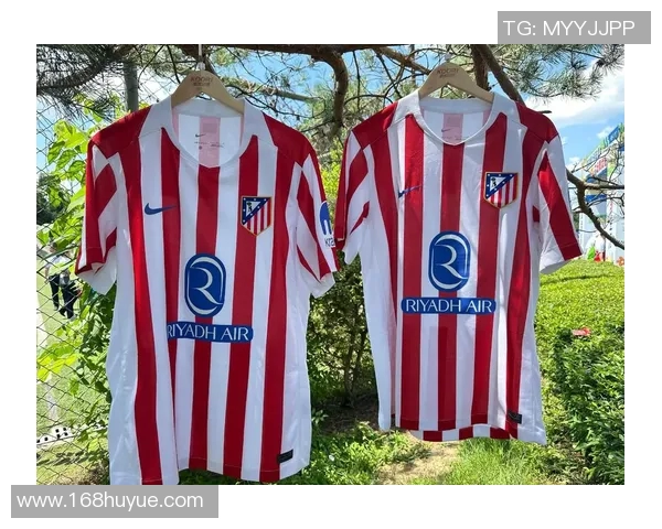 穿15号球衣的足球后卫领衔新一代防守巨星崛起之路